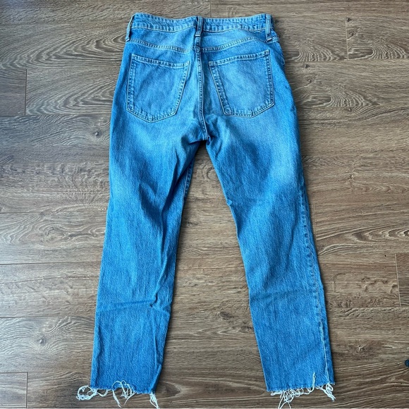 Gap Boyfriend Fit Lightwash Raw Hem Jeans - Picture 6 of 9